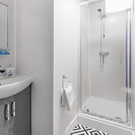 Centre 8 With Kitchenette, Free Wifi And Smart Tv By Yoko Apartment *
